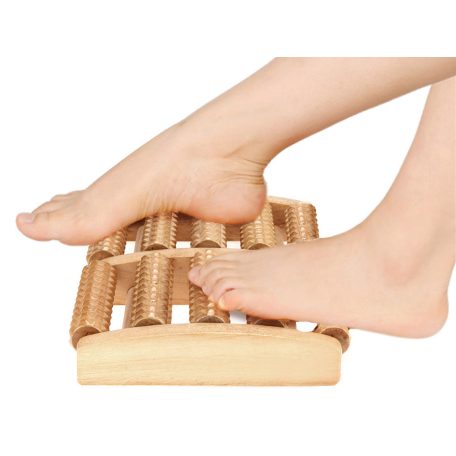 Tradiční dřevěný masážní přístroj na chodidla