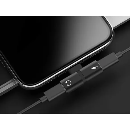 Rozbočovací adaptér Apple - poslech hudby a nabíjení současně