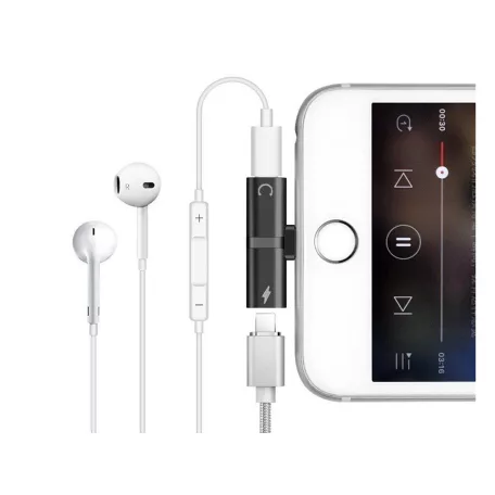 Rozbočovací adaptér Apple - poslech hudby a nabíjení současně