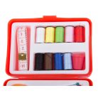 Souprava pro šití v praktickém červeném držáku