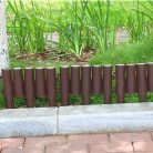 Sada 5-ti plastových zahradních obrubníků ve tvaru plotu v hnědé barvě