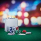 Pokerová souprava se 100 žetony, 2 balíčky karet v kovovém pouzdře