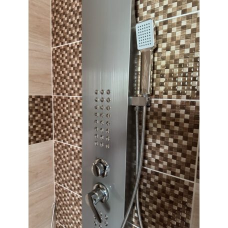 Elegantní hydromasážní sprchový set v chromové barvě