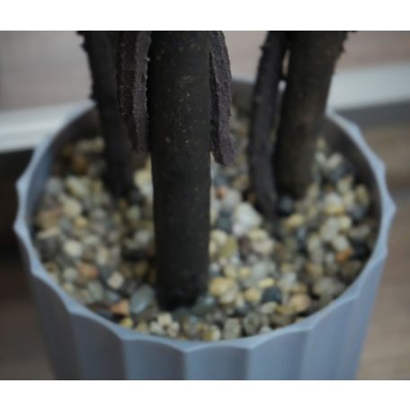 Umělá zimostráz ve tvaru koule s květináčem - 3 kuličková