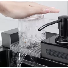   Elegantní multifunkční kuchyňský dřez Detroit z nerezavějící oceli s dvojitým kohoutkem, myčkou sklenicí, LED displejem a prkénkem na krájení - 68 cm x 45 cm