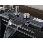 Elegantní multifunkční kuchyňský dřez Detroit z nerezavějící oceli s dvojitým kohoutkem, myčkou sklenicí, LED displejem a prkénkem na krájení - 68 cm x 45 cm