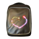 Černý batoh s programovatelnou obrazovkou (ovladatelnou z mobilního telefonu)