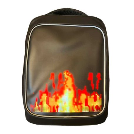 Černý batoh s programovatelnou obrazovkou (ovladatelnou z mobilního telefonu)