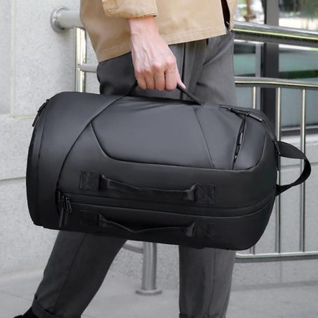 Multifunkční cestovní batoh v černé barvě