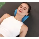 Korekční polštář pro natažení krku a páteře