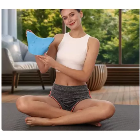 Korekční polštář pro natažení krku a páteře