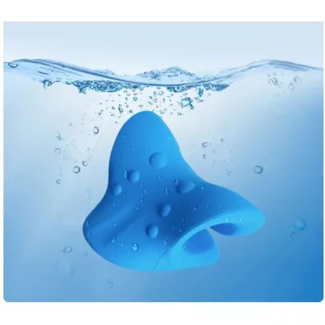 Korekční polštář pro natažení krku a páteře