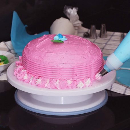  106-dílný stojan na dort a sada na zdobení